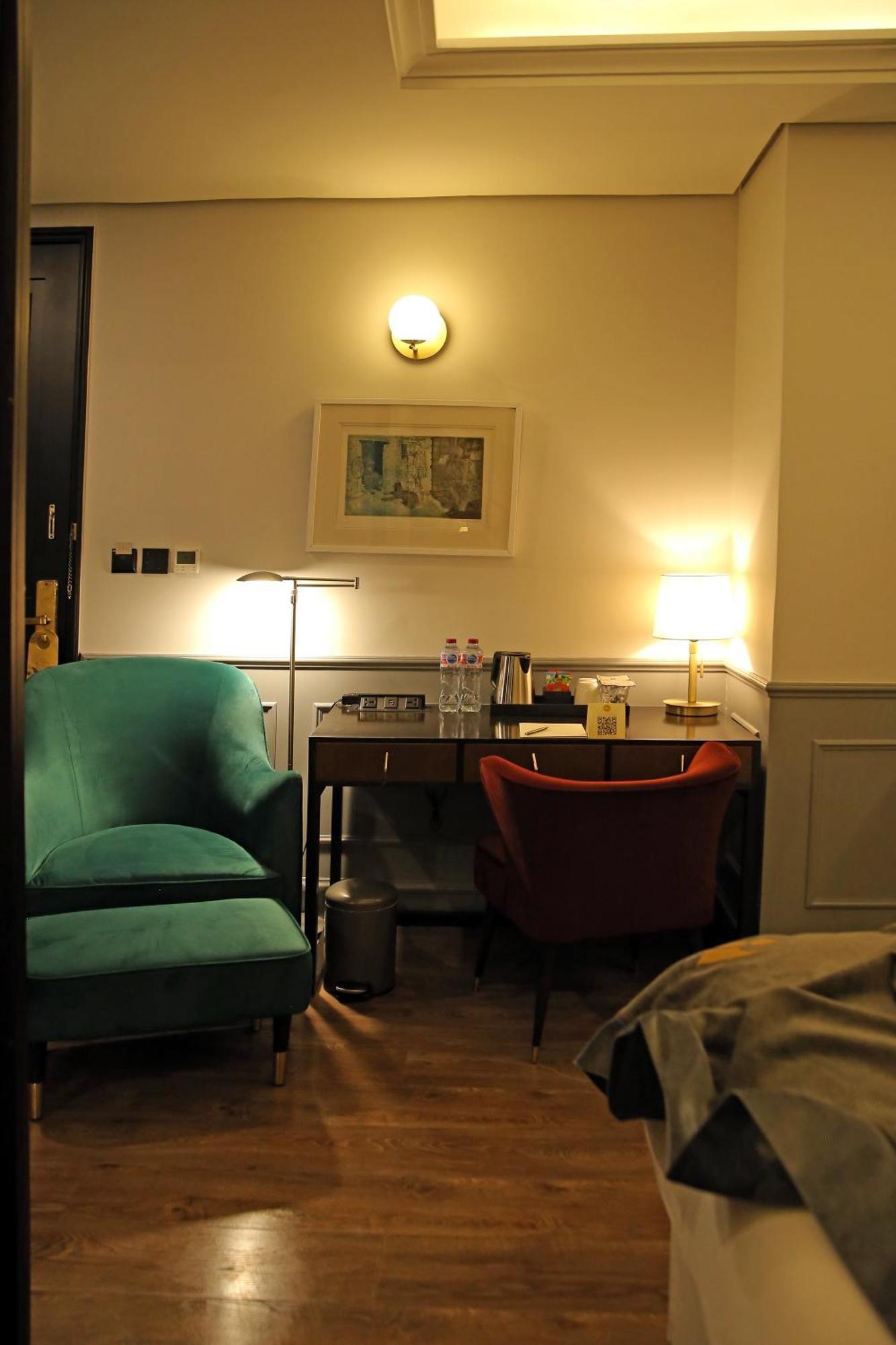 Ambiance Boutique Art Hotel Lahore Habitación foto A room at the hotel