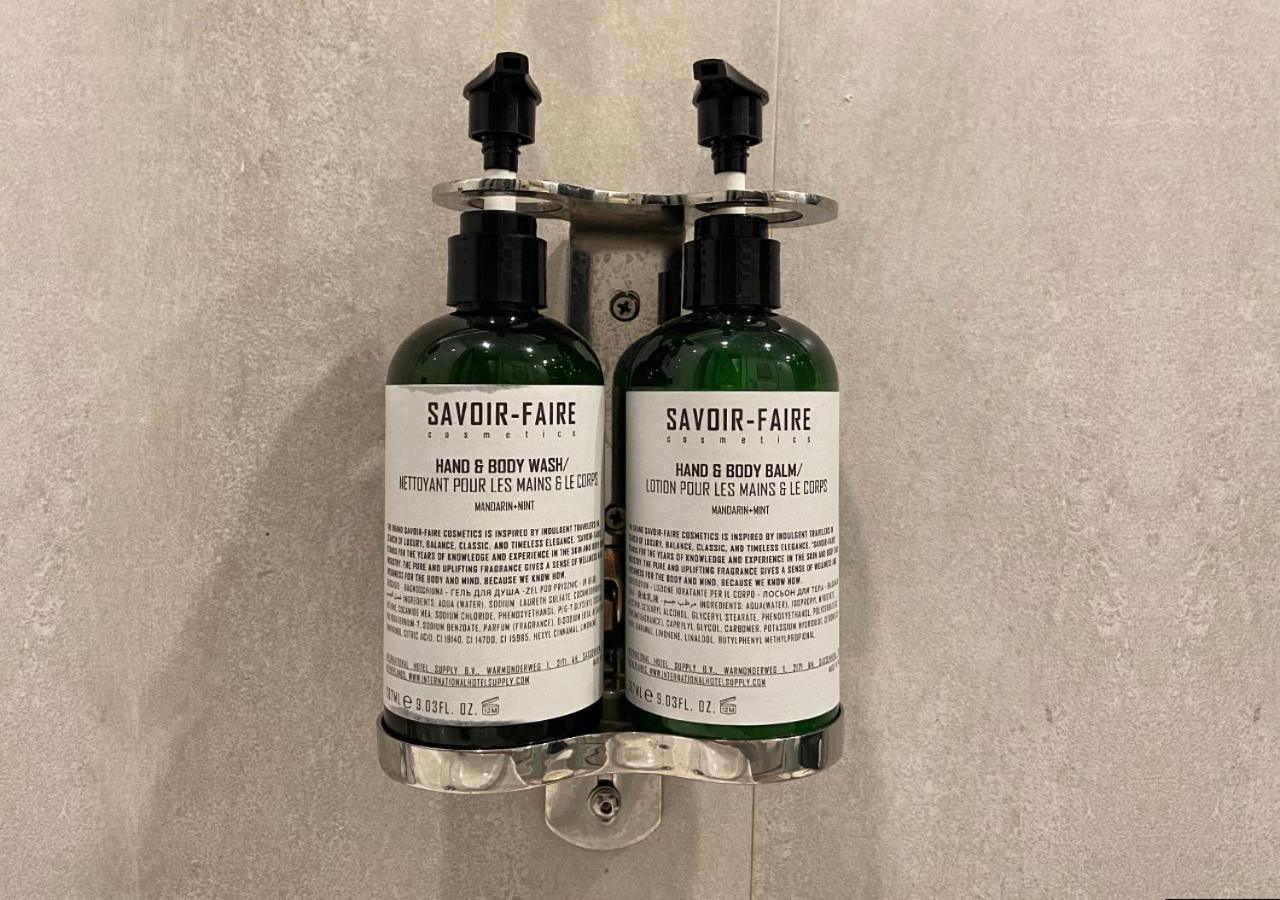 Ambiance Boutique Art Hotel Lahore Habitación foto Savoir-Faire products